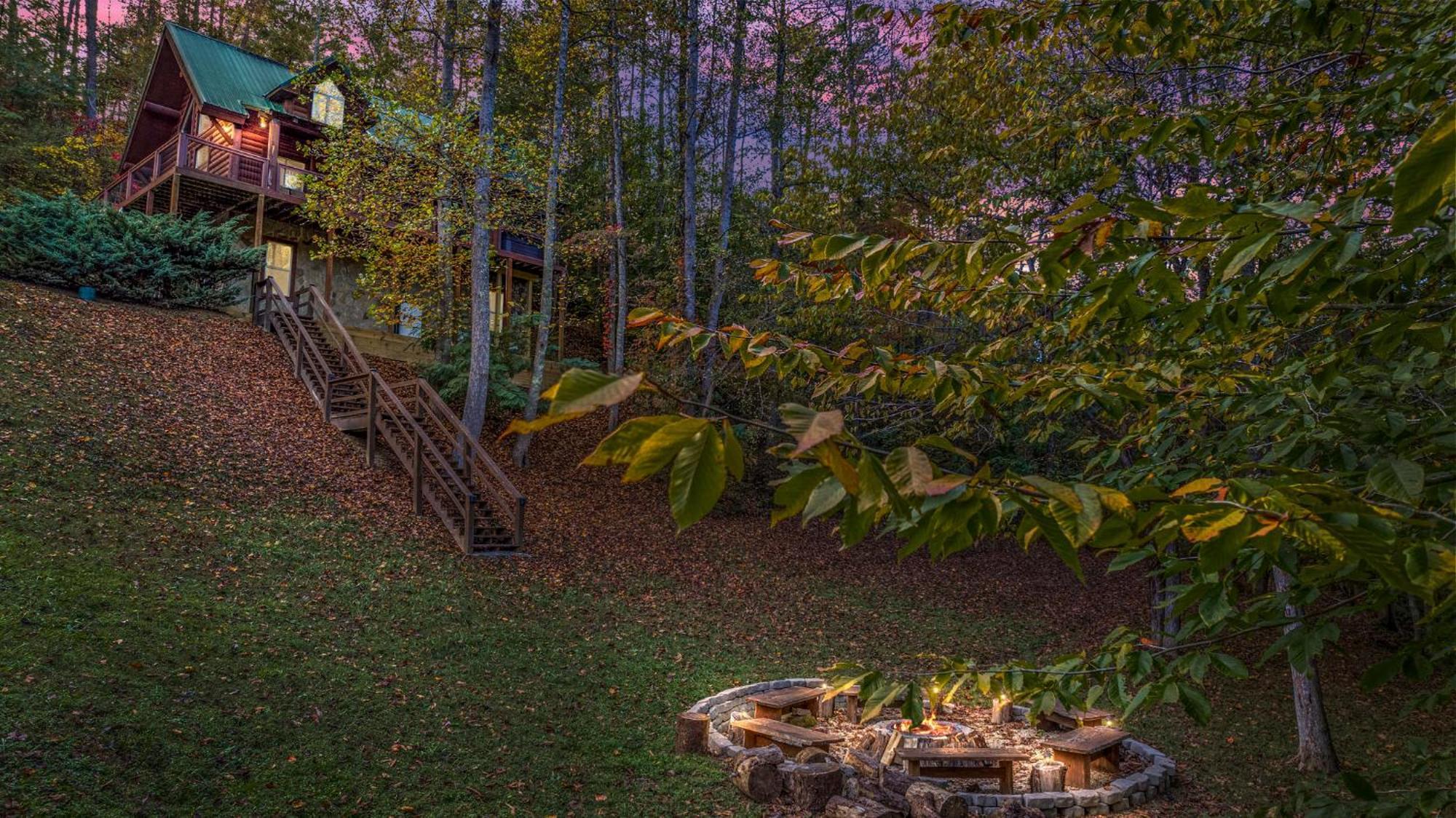 Relaxation Retreat - Pickleball Cabin - Wi-Fi, Fire Pit With Bar, Game Room, Hot Tub, Pool Access - Mins To Pf Sevierville Exterior photo