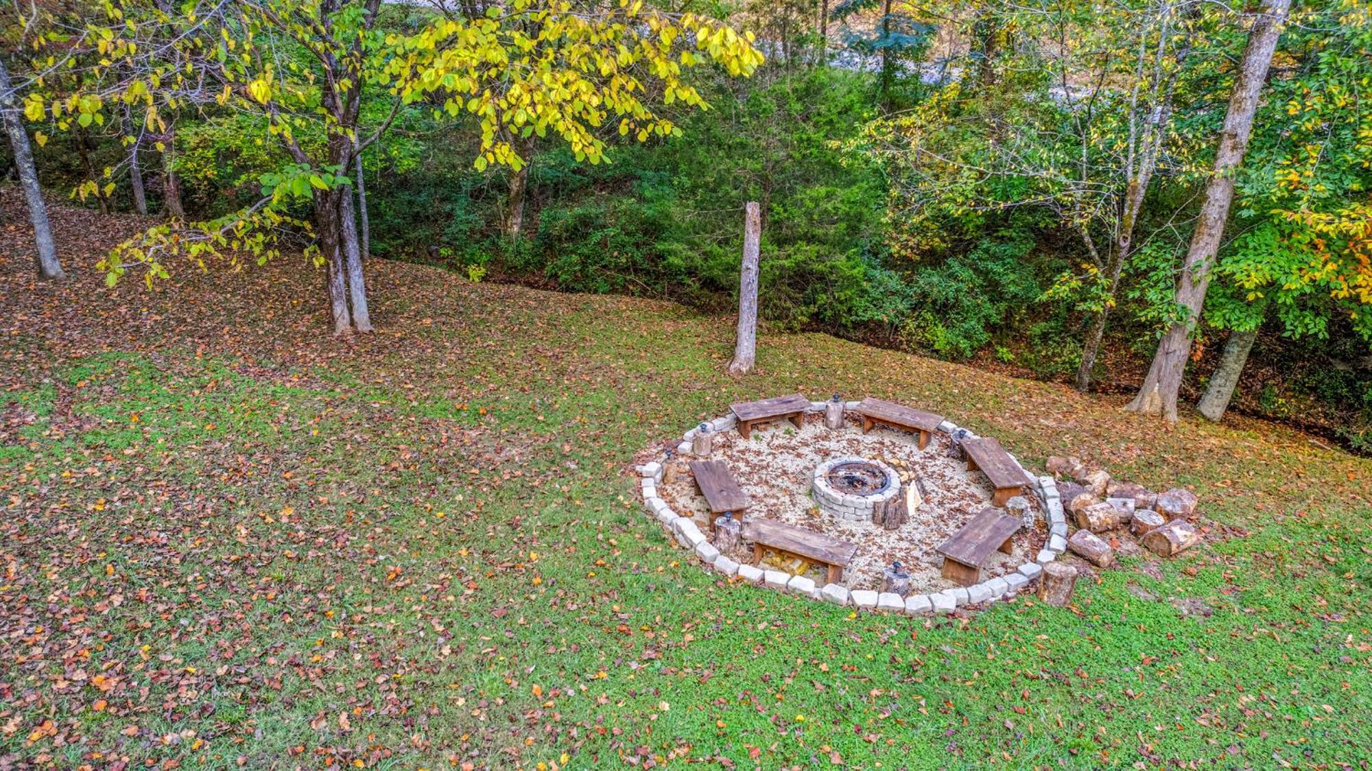 Relaxation Retreat - Pickleball Cabin - Wi-Fi, Fire Pit With Bar, Game Room, Hot Tub, Pool Access - Mins To Pf Sevierville Exterior photo