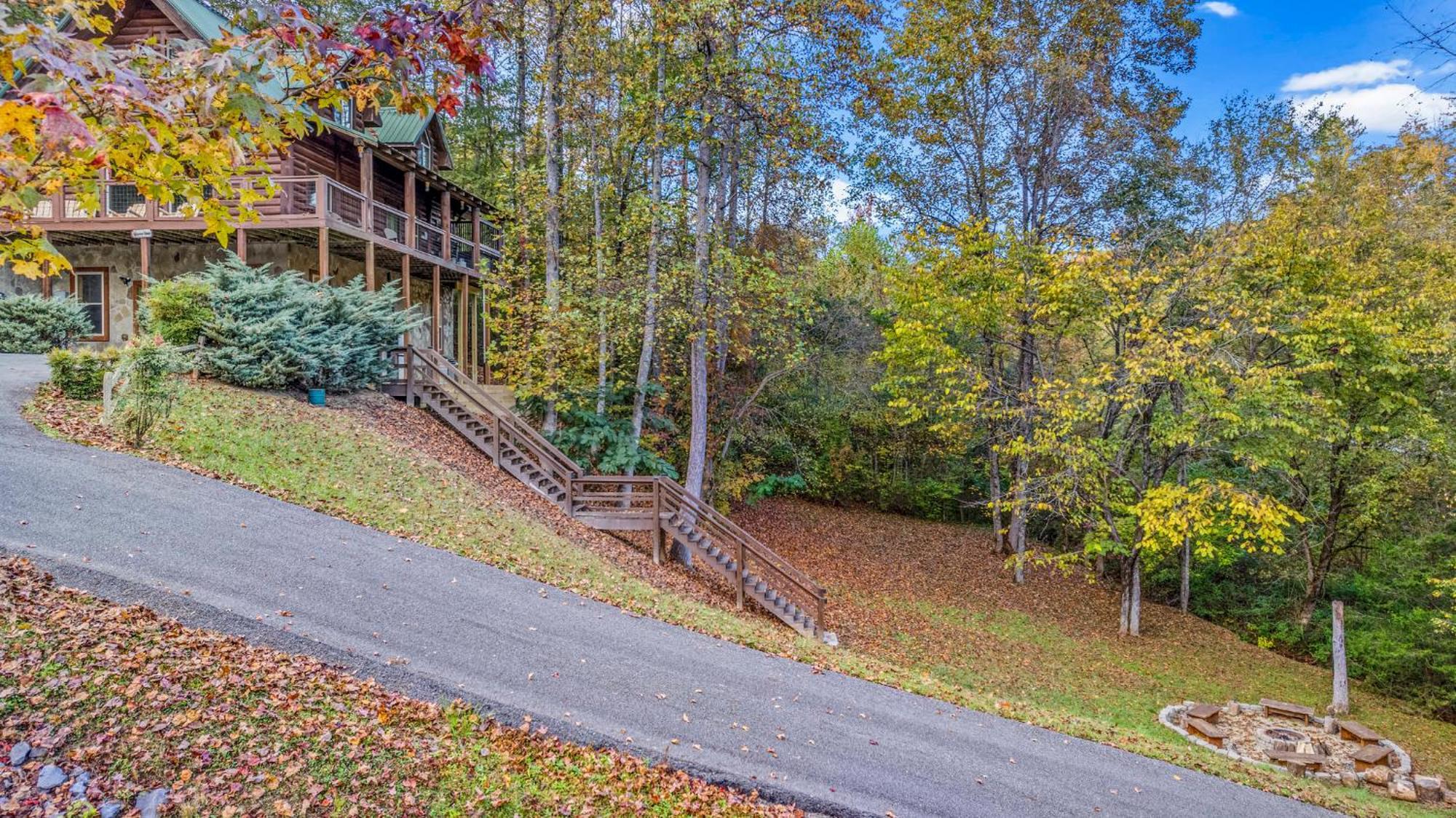 Relaxation Retreat - Pickleball Cabin - Wi-Fi, Fire Pit With Bar, Game Room, Hot Tub, Pool Access - Mins To Pf Sevierville Exterior photo