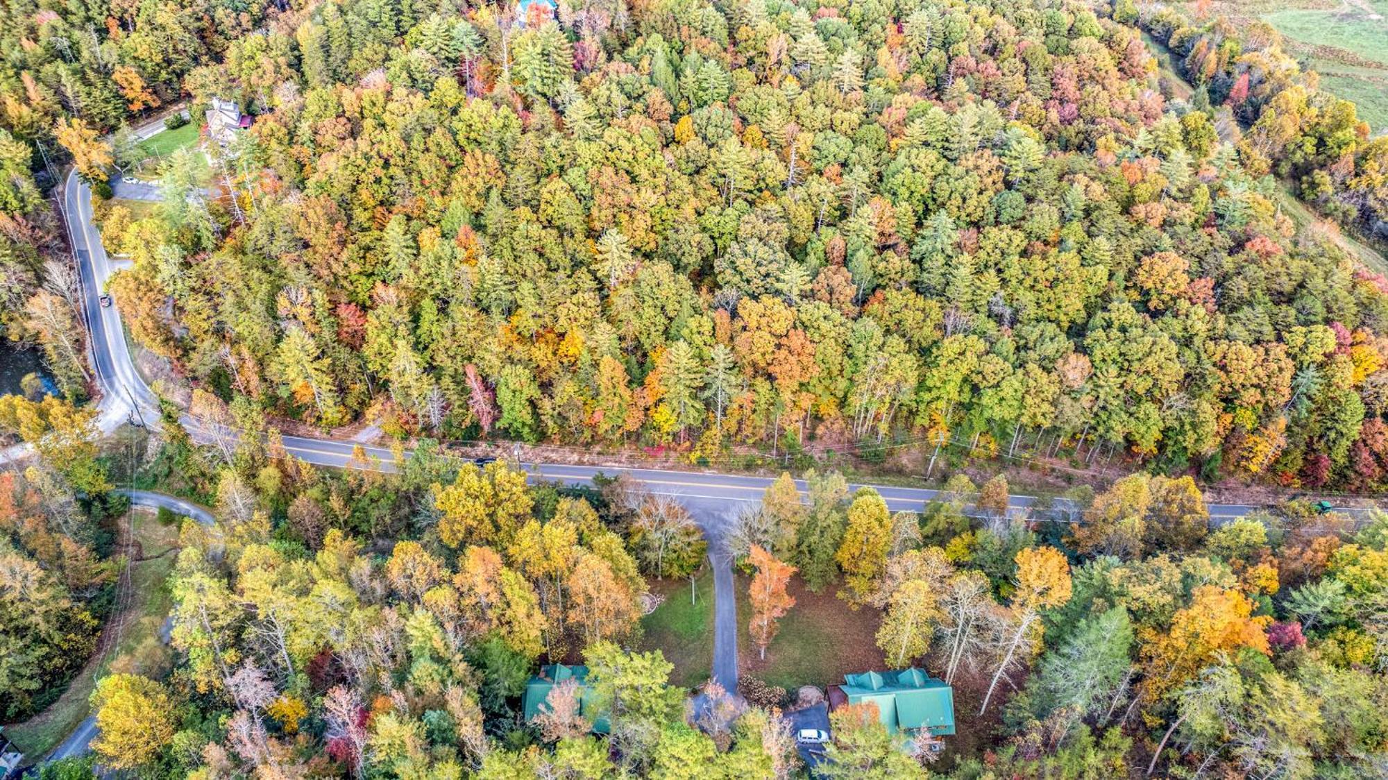 Relaxation Retreat - Pickleball Cabin - Wi-Fi, Fire Pit With Bar, Game Room, Hot Tub, Pool Access - Mins To Pf Sevierville Exterior photo